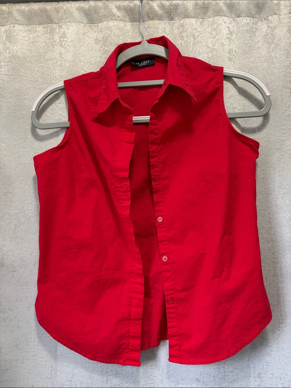 Y2K Sleeveless Button-Front Women's Top - Red